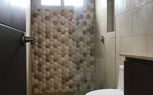 Townhouse en Jardines del Valle con Financiamiento Disponible