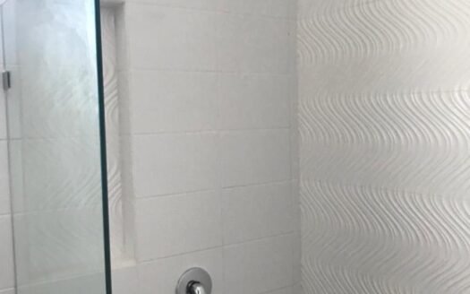 Townhouse en Jardines del Valle con Financiamiento Disponible