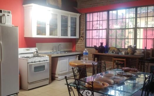 VENTA DE CASA COLONIAL EN COL. ZERON